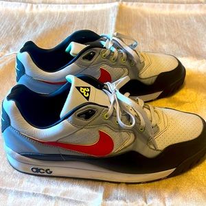 ACG NIKE AIR size 9 men